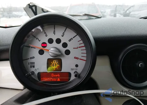 2013 Mini Hardtop Cooper z USA, uszkodzony, nr VIN WMWSU3C51DT371451